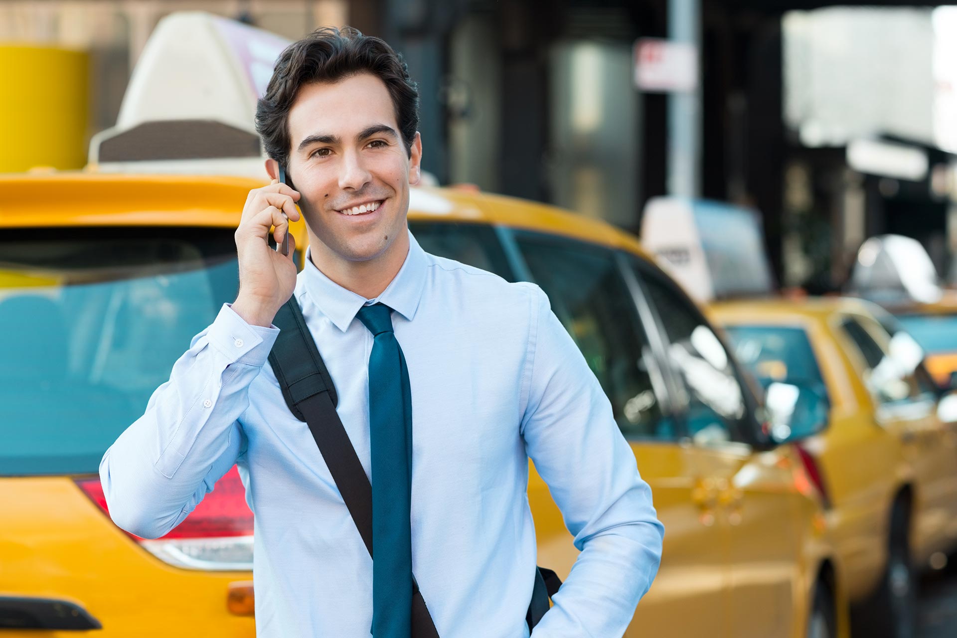 Business Transfers: Why Professionals Choose Private Transport Convenience of Online Taxi Reservation Services